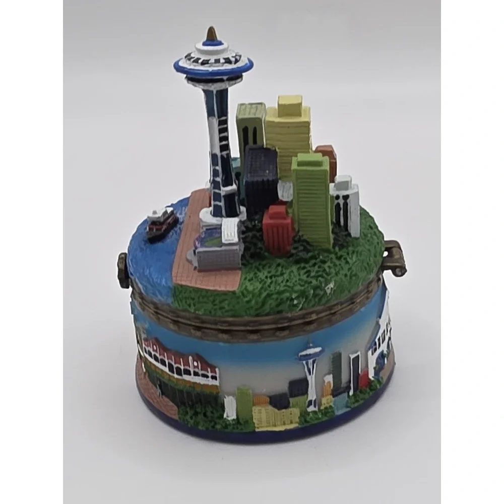 2012 Seattle Great Wheel 3D Decorated Ceramic Blue Trinket Box Felt Bottom